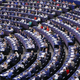 Parlament EU-ja Poljski sprostil blokirana sredstva. Izglasoval nova pravila o kratkoročnem najemu.
