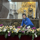 "Velika čast in odgovornost": Sabina Šegula znova okraševala v Vatikanu, v središču rezane orhideje