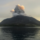 Znova izbruhnil vulkan Ruang, zaprli mednarodno letališče