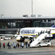 Ryanair digitalizira vozovnice, na Portugalskem opozarjajo, da morajo papirnate ostati dostopne