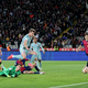 Dramatični preobrati in osem golov v remiju Barcelone z Atleticom