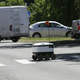 V Estoniji dostavni robot povzročil nesrečo in pobegnil s kraja dogodka