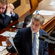 Češki poslanci potrdili reformo, ki bo olajšala odpuščanje državnih uslužbencev