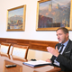 Vlada kljub pozivu DZ-ja in fiskalnega sveta ne spreminja poročila o napredku