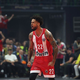 Olympiacos pred glasnimi domačimi navijači ustavil lanske prvake