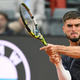Prižmić znova navdušil v Rimu, izpadli Sabalenka in branilka naslova Paolini