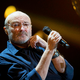 Phil Collins prestal pet operacij kolena, zdaj pa se spogleduje z vrnitvijo na odre