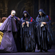 Ples v maskah, Verdijeva brezčasna opera o svetu, v katerem se resnica skriva za družbenimi maskami