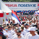 Vučićevi podporniki preplavili ulice Beograda: "Človek gradi ceste, kapo dol".