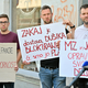 Starši z vzorci Biobanke protestirali: "Prejšnja ministrica ščitila skorumpirane uradnike"