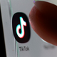 Bruselj: TikTok ne zagotavlja ustrezne zaščite mladoletnikov
