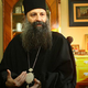 Patriarhu Srbske pravoslavne cerkve v Sloveniji Periću pogojna zaporna kazen zaradi šikaniranja