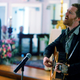V nesreči je umrl Glen Hansard, z oskarjem nagrajeni frontman irske skupine The Frames