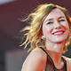 Zlato oko za Naomi Watts, znano po čustveni globini in neomajni predanosti vlogam