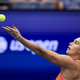 Sabalenka po nekaj težavah v drugem nizu v četrtfinalu