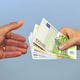 Romuni potrdili, da je bil za osumljenca vpletenosti v podkupovanje G.H. odrejen 30. dnevni pripor