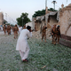 V eksploziji avtomobila bombe v Pakistanu ubitih najmanj 16 ljudi