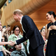 Navodilo kralja Karla ob vrnitvi "izgubljenega sina": Harry in Meghan ostajata običajna državljana