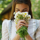 Psihološki vzroki za alergijo na cvetni prah: Se v življenju počutite NEMOČNI?
