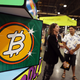 Bitcoin spet nad 82.000 dolarjev