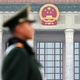 Beg vlagateljev iz Kitajske: Peking zaostril nadzor nad čezmejnimi denarnimi tokovi