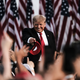 Trump z Maga jurišniki in pol milijarde dolarji naskakuje Kapitol