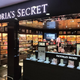 Victoria’s Secret je zaradi izjemnega povpraševanja po modrčkih zvišala napoved prihodkov