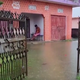 V poplavah in plazovih v Nepalu in Indiji skoraj 200 mrtvih #video