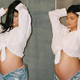Kylie Jenner ponosno pokazala nosečniški trebušček