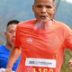 Saj ni res, pa je: Kitajec maratone premaguje s cigareto v ustih