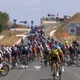 Kaos na Dirki po Burgosu: kolesarji padali kot domine #video