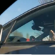 Primitivno obnašanje voznika: Jezil se je na tiste, ki so ustvarili reševalni pas #video
