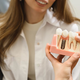 Ali je zobni vsadek vedno najboljša rešitev za izgubljeni zob?