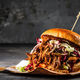 Tekmovalka Masterchefa 2023 razkriva recept za slasten burger z bučno majonezo