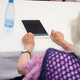 Ministrstvo za digitalno preobrazbo objavilo javno naročilo za usposabljanje starejših