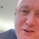Komentatorji novozelandskega premierja postavili v nelagoden položaj: "Naolji se!"
