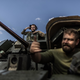 Poglejte, kako so Ukrajinci z ameriškim oklepnikom uničili ruski tank #video