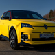 Ikona se vrača: zakaj novi Renault 5 E-Tech electric hitro osvaja poglede?