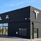 Tesla od zdaj tudi v Mariboru, to je pogled na zunanjost stavbe #foto
