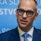 Minister Ostrc zanikal sporni osnutek zakona, nato v studio prinesel enak dokument