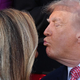 To je naredila Melana, ko jo je Trump poskušal poljubiti #video