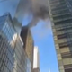 Velik požar zajel streho nebotičnika v središču New Yorka