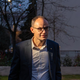 V štabu Demokratov veselo, Anže Logar prišel z ženo in hčerko #foto