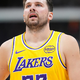 Hud udarec za Lakers: Dončić končal redni del, zdaj trepetajo za končnico