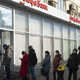 Preplah v Moskvi: Rusi dvigujejo denar z bank