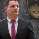 Stevanović zaradi plač čez "drhal" v parlamentu, danes tako plačo prejema sam #video