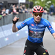 Jonas Vingegaard v šampionskem slogu do rožnate majice