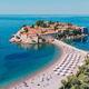 Sveti Stefan kmalu spet odprt: si bo "jugoslovanski Saint-Tropez" povrnil staro slavo?