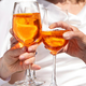 Kako je aperol spritz v dveh desetletjih osvojil svet