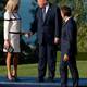 Donald Trump in francoska prva dama v središču pozornosti zaradi rokovanja